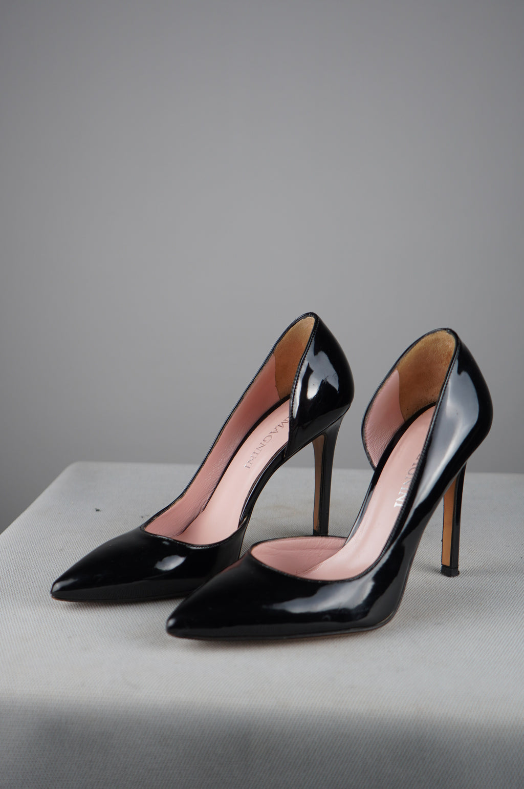 Deccollete' in vera pelle laccata n 36