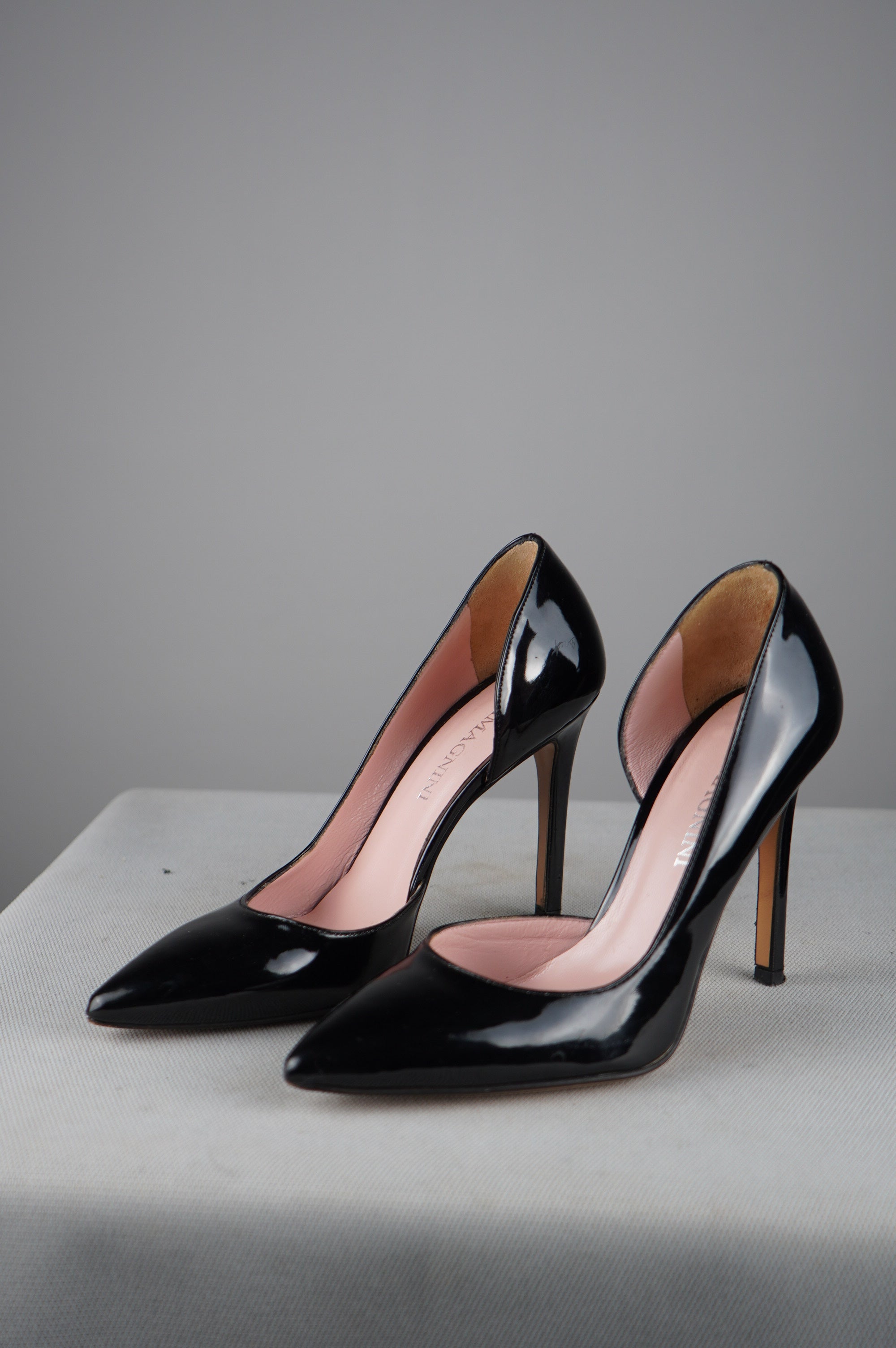 Deccollete' in vera pelle laccata