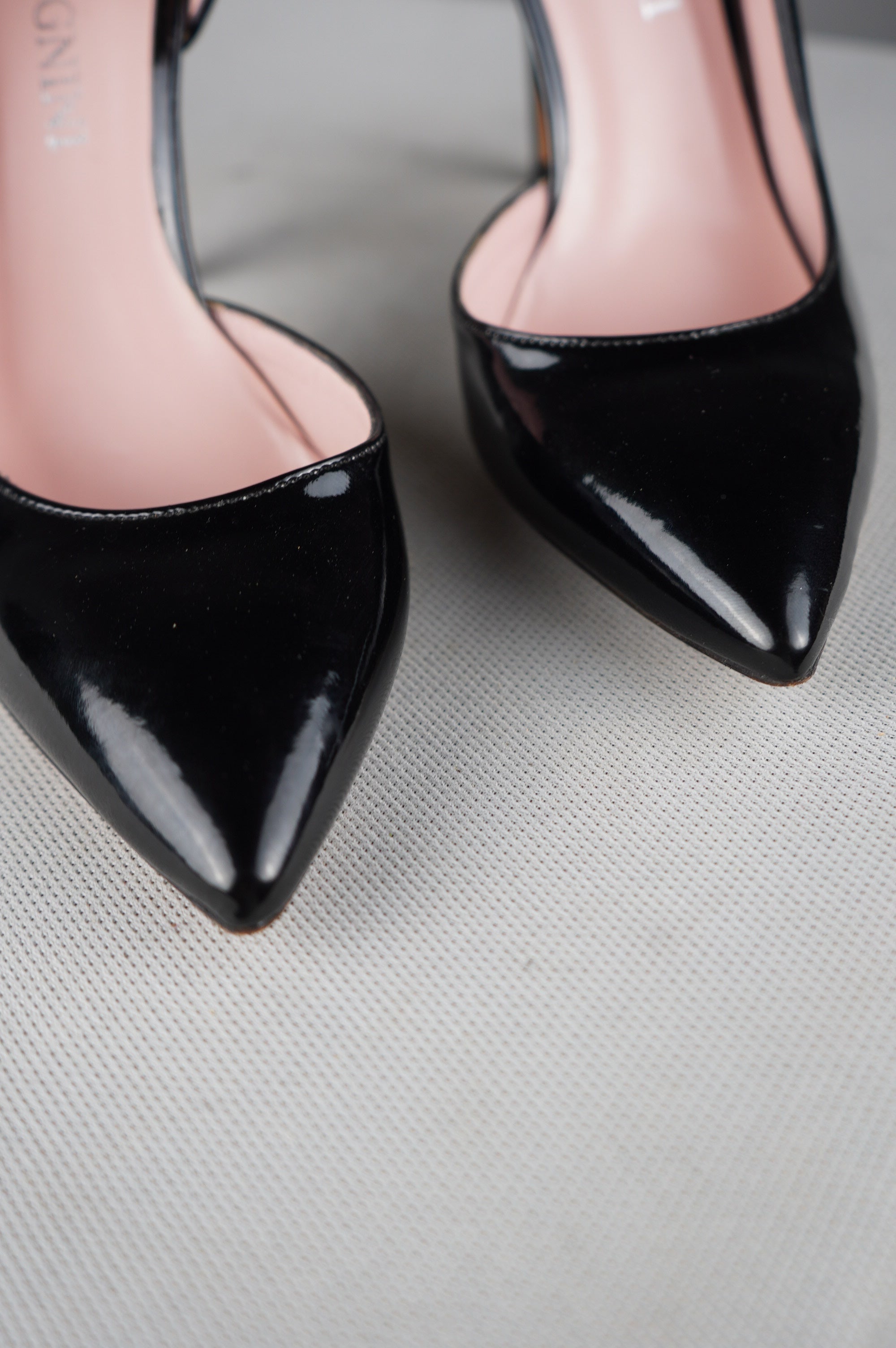 Deccollete' in vera pelle laccata n 36