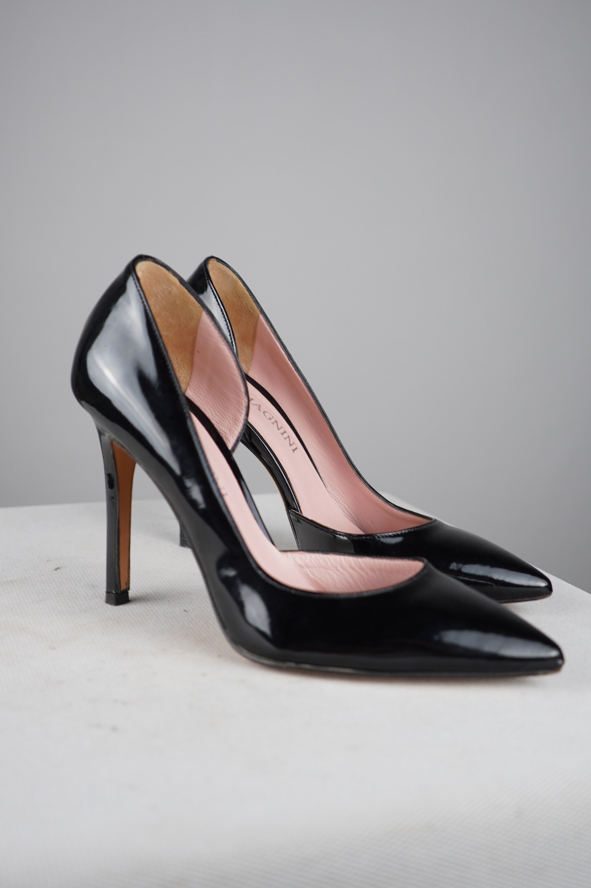 Deccollete' in vera pelle laccata n 36