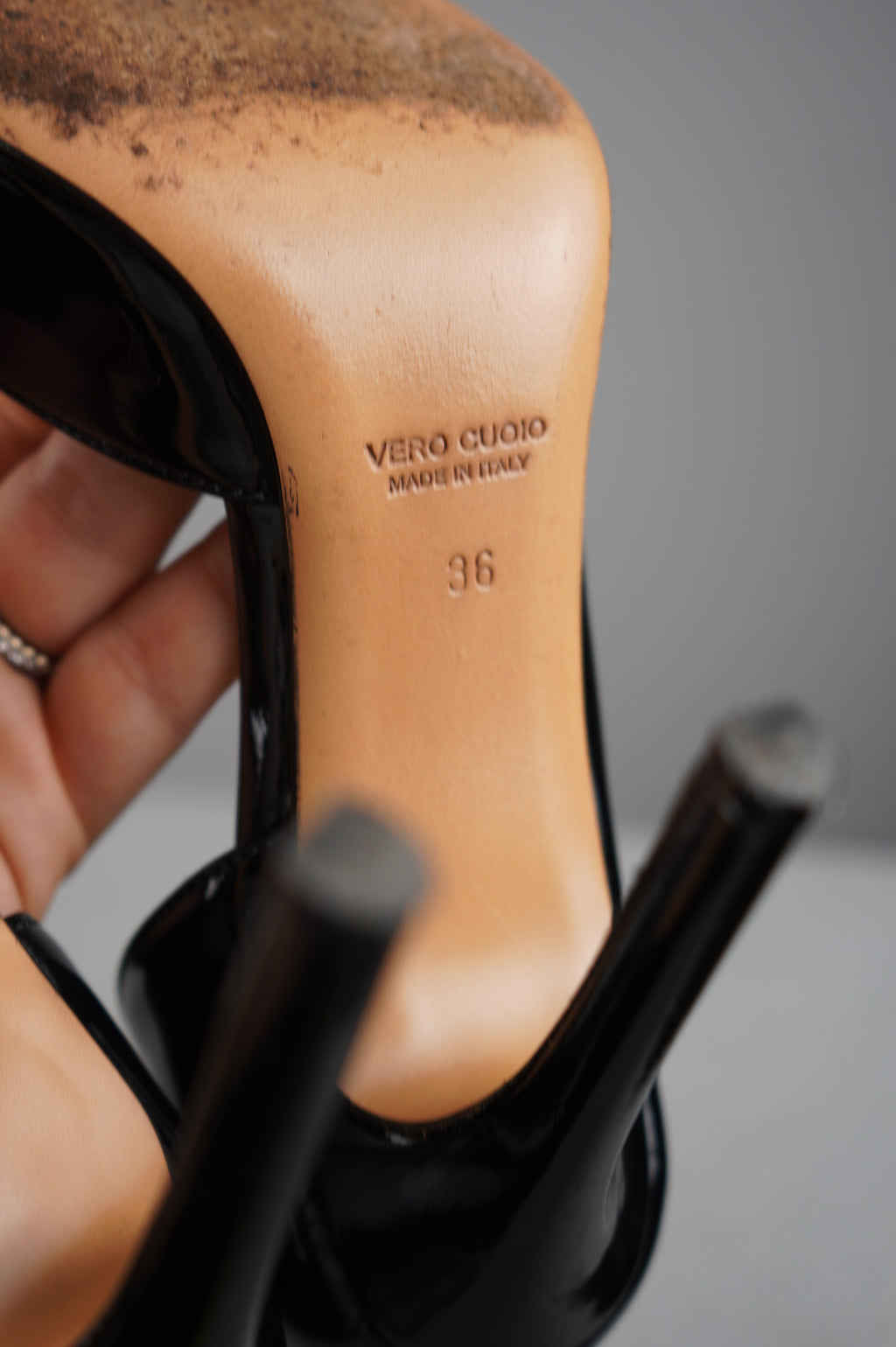 Deccollete' in vera pelle laccata n 36