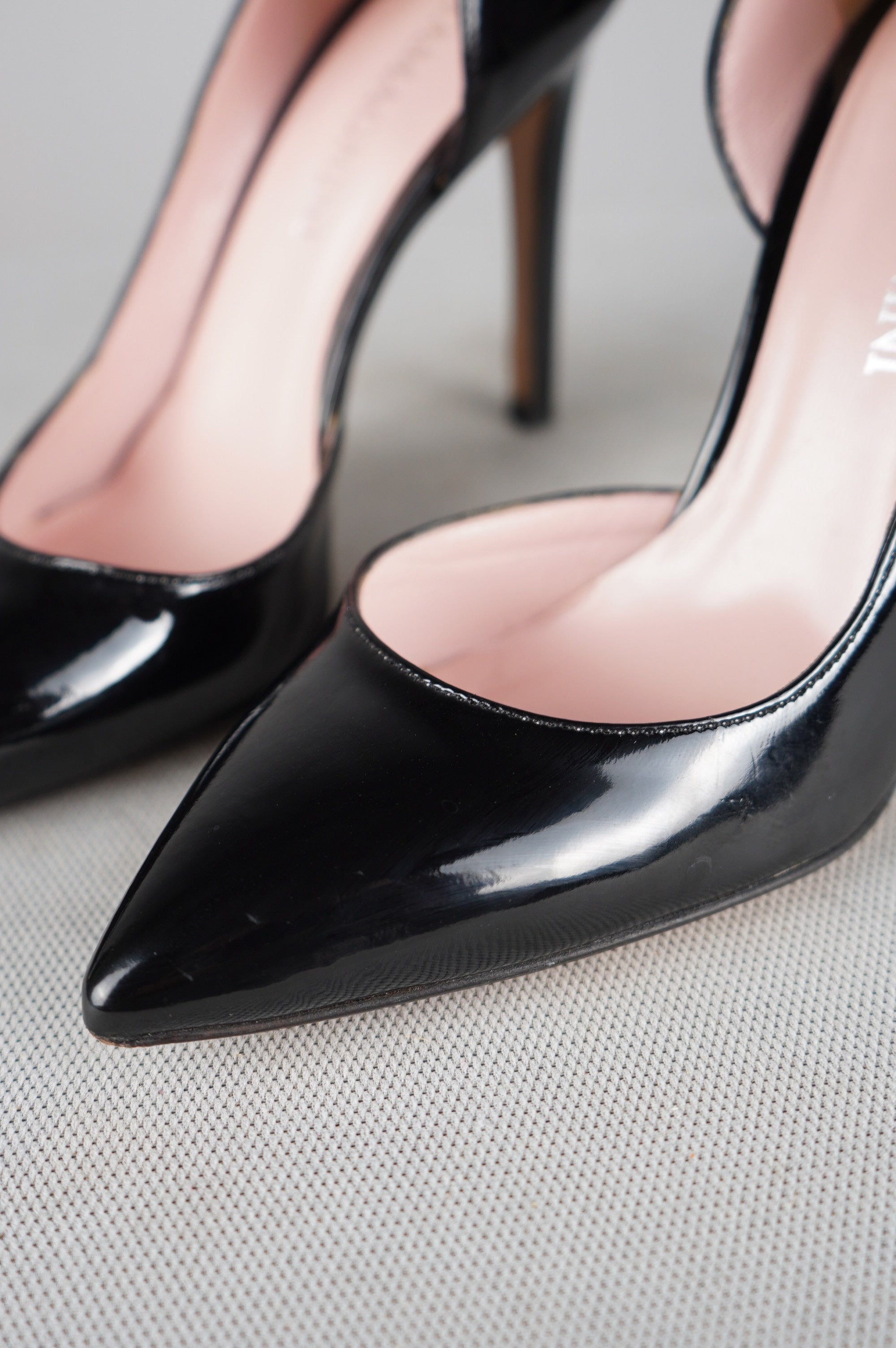 Deccollete' in vera pelle laccata n 36