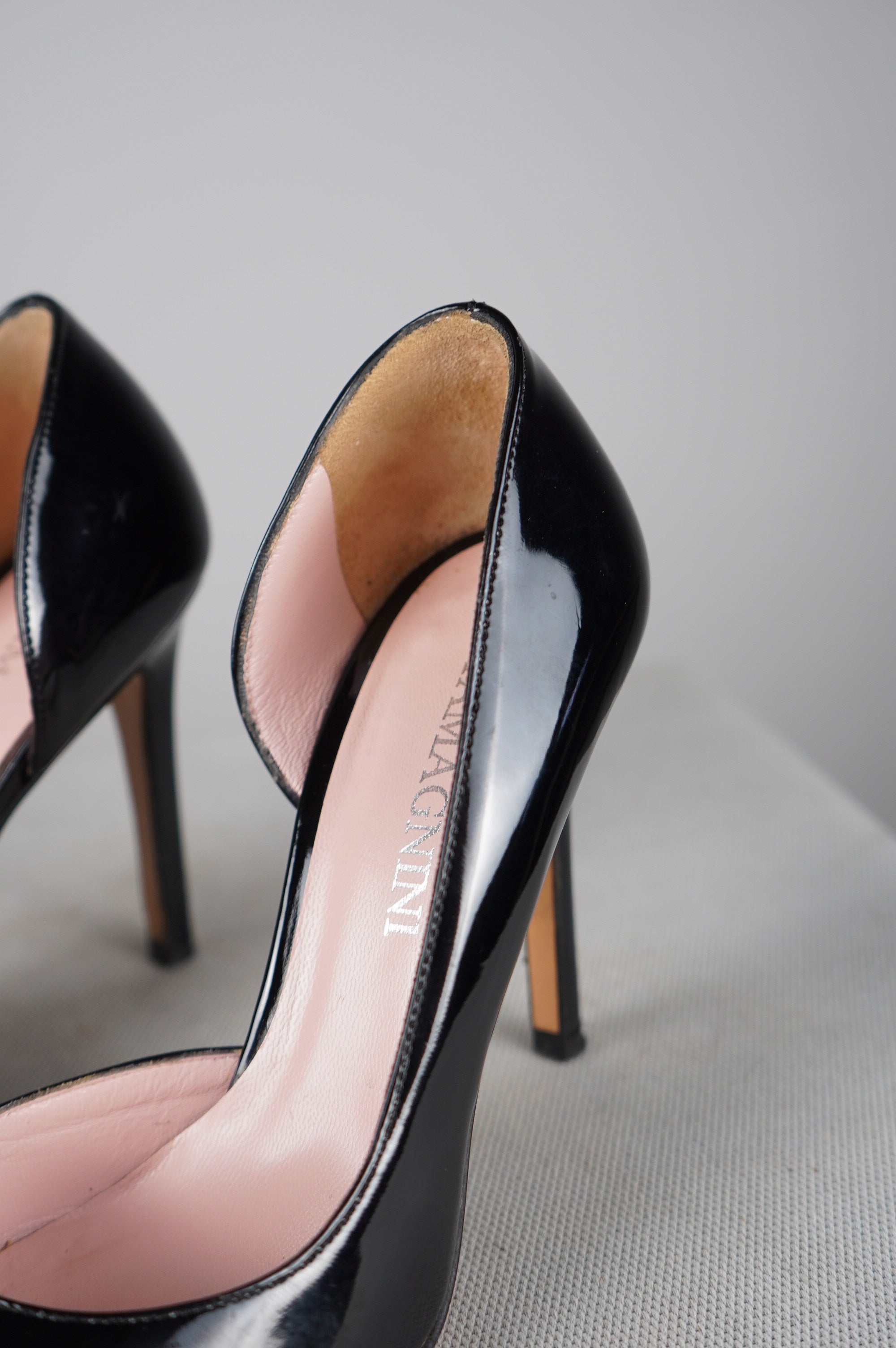 Deccollete' in vera pelle laccata n 36
