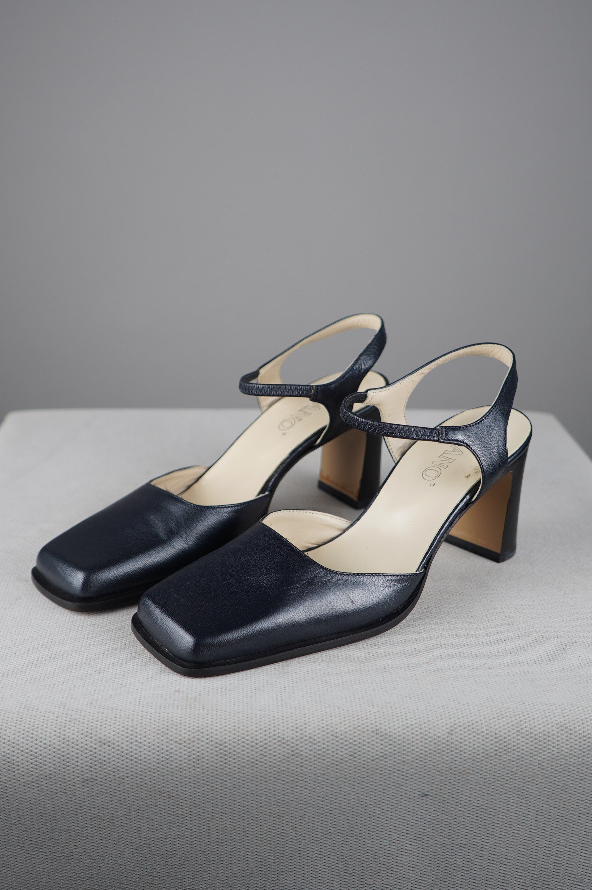 Tacchi punta quadra vintage in vera pelle n 35