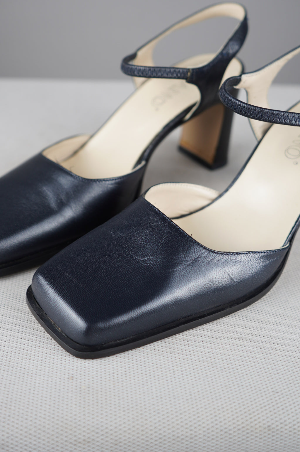 Tacchi punta quadra vintage in vera pelle n 35