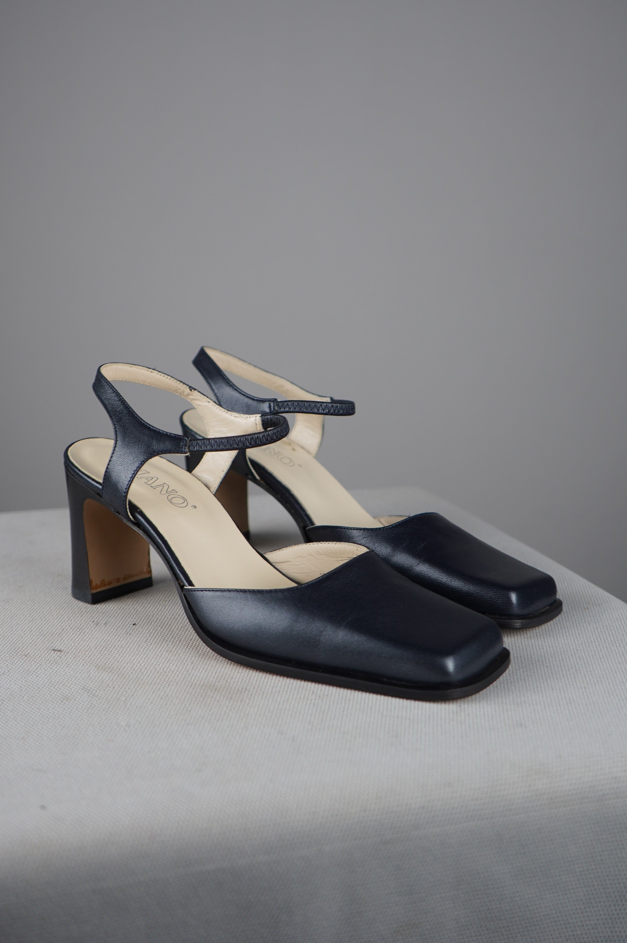 Tacchi punta quadra vintage in vera pelle n 35