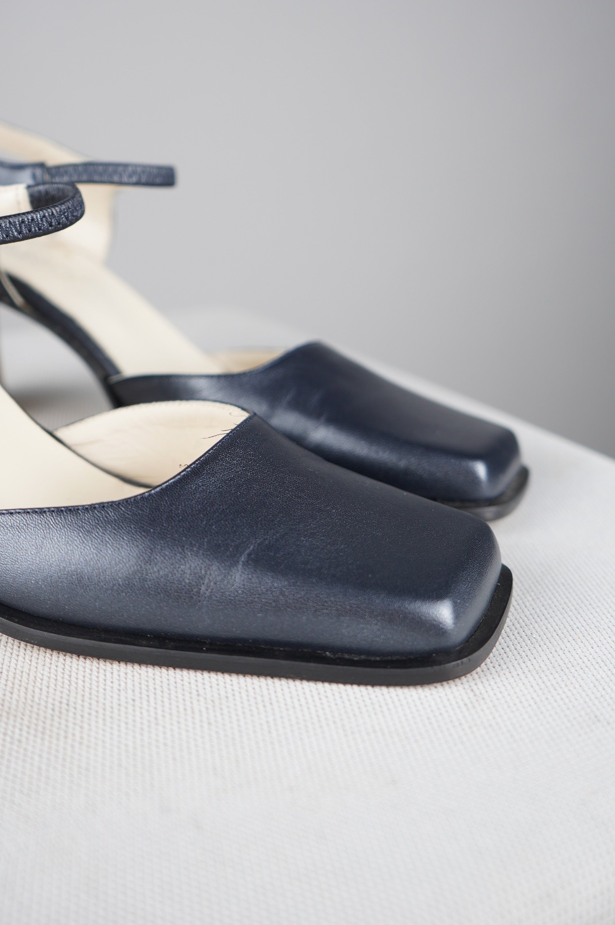 Tacchi punta quadra vintage in vera pelle n 35