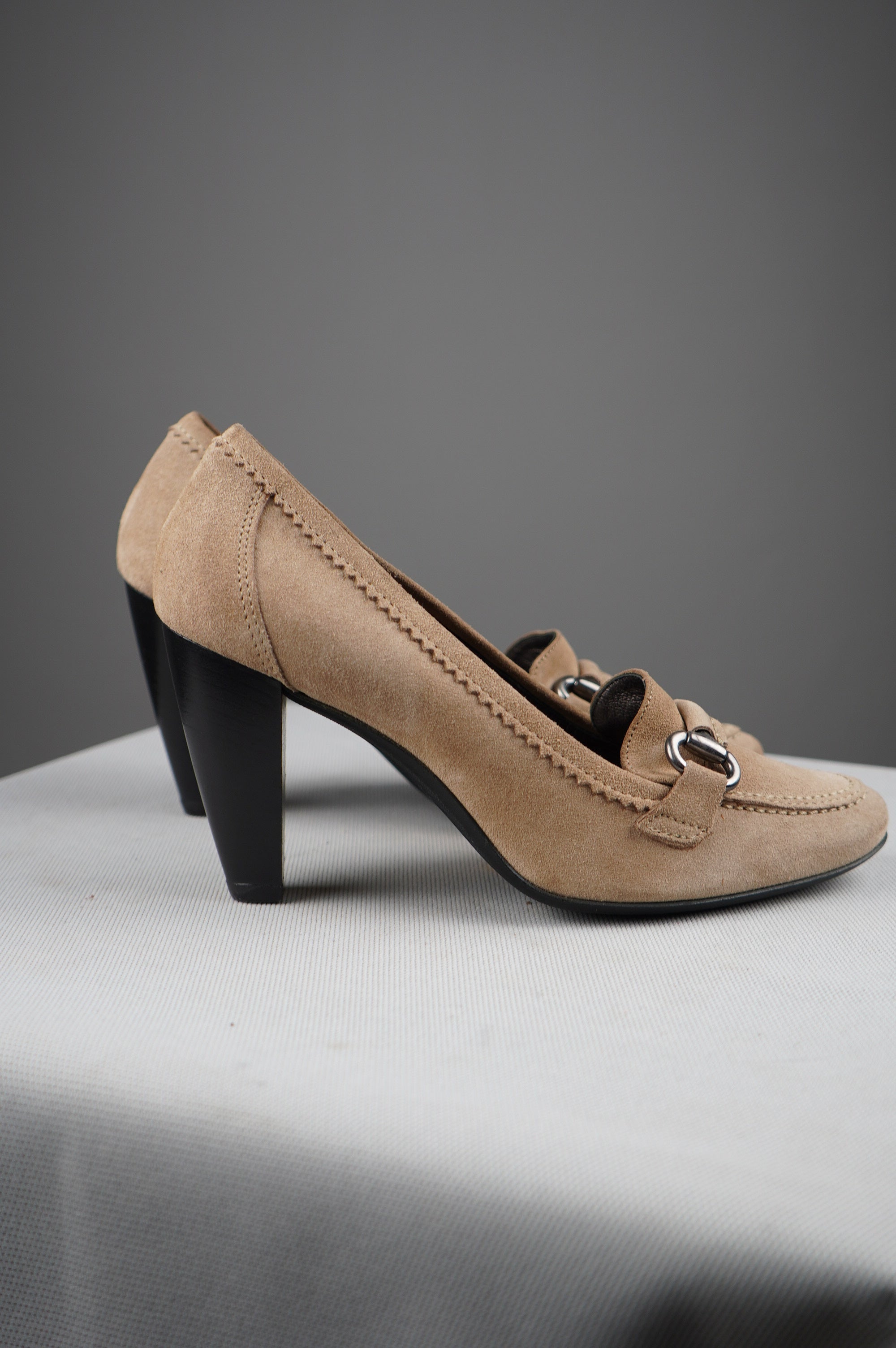 Tacchi vintage in vera pelle scamosciata n 39